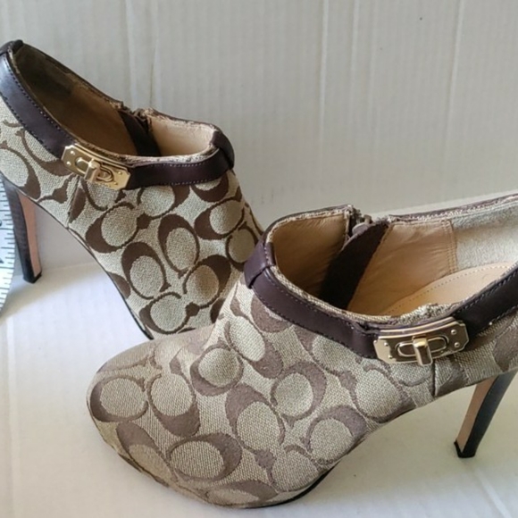 Coach Delilah 4" Heels  with gold tone accents. - Picture 3 of 7
